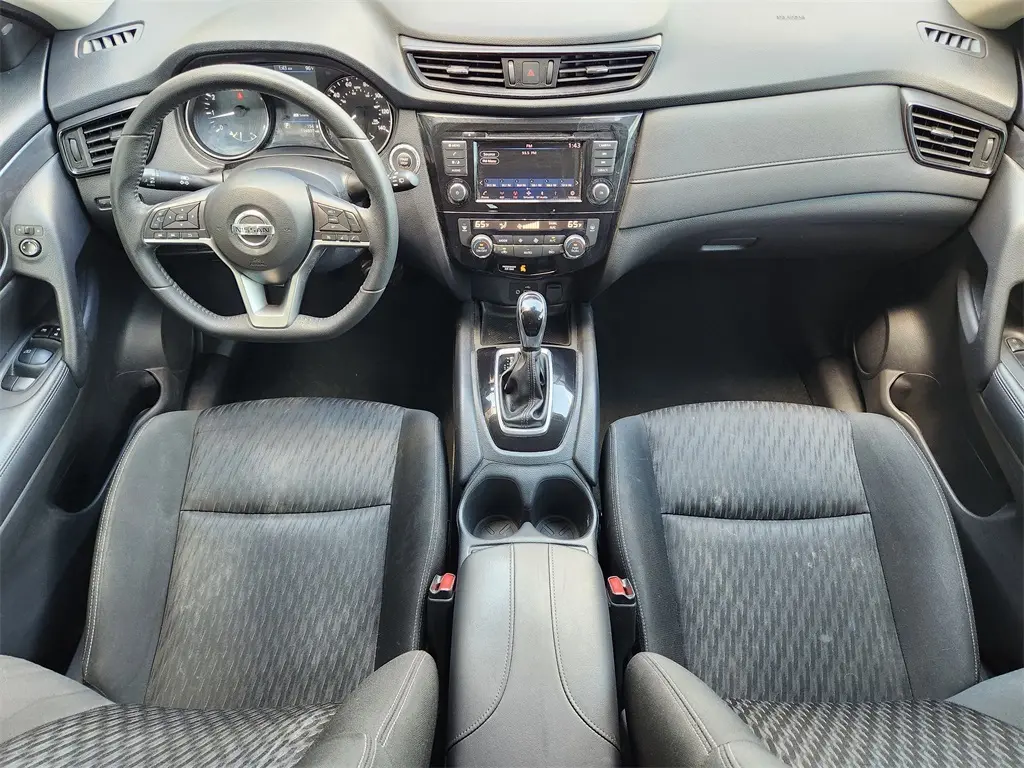 2019 Nissan Rogue SV photo 16
