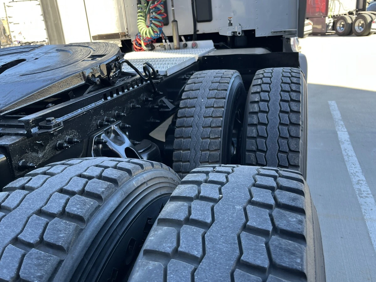 2023 Peterbilt 579 - image 7