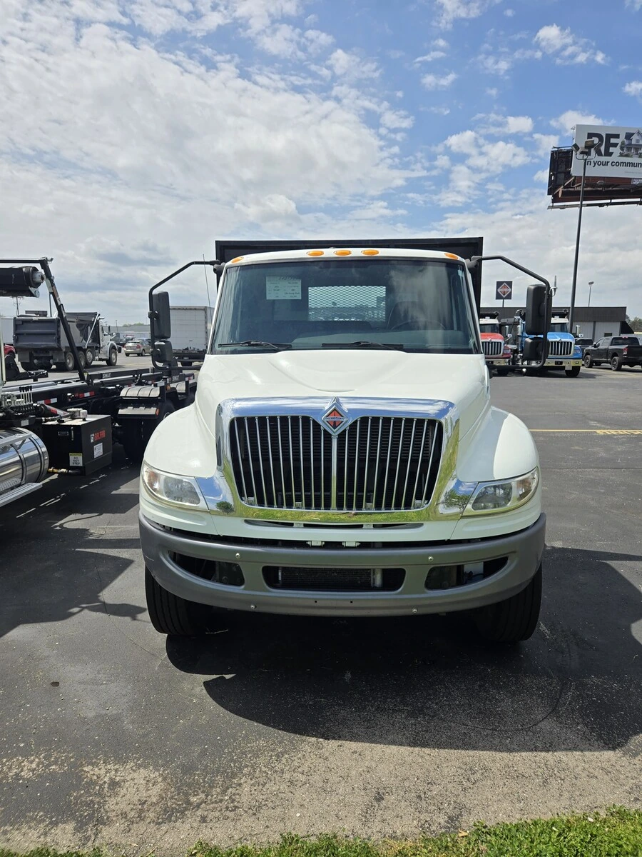 2021 International MV - image 8