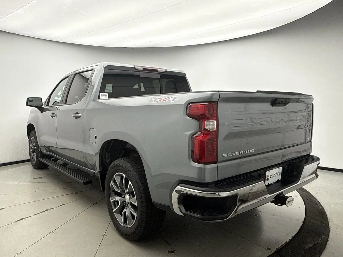 2023 Chevrolet Silverado 1500 LT photo 3