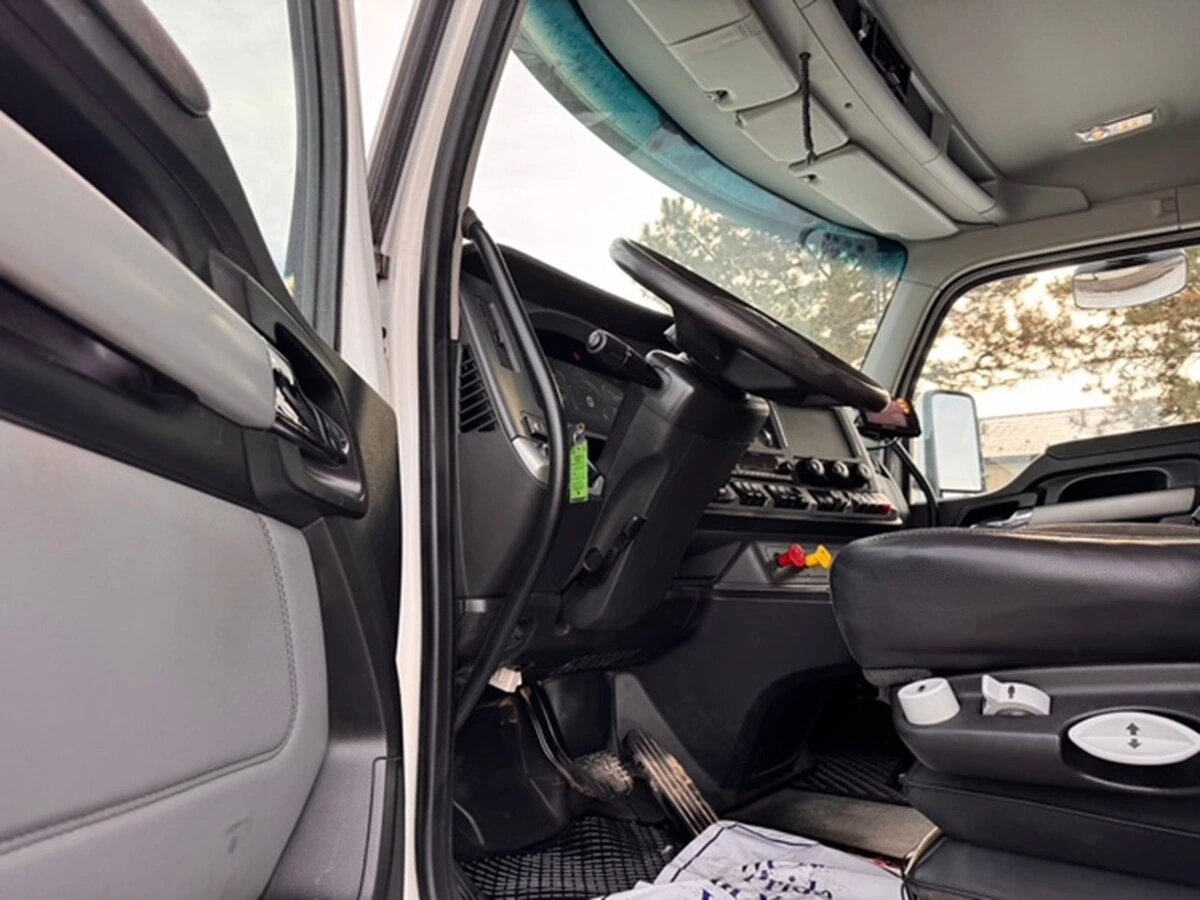 2022 Kenworth T880 — photo 7