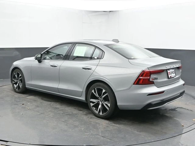 2025 Volvo - image 7