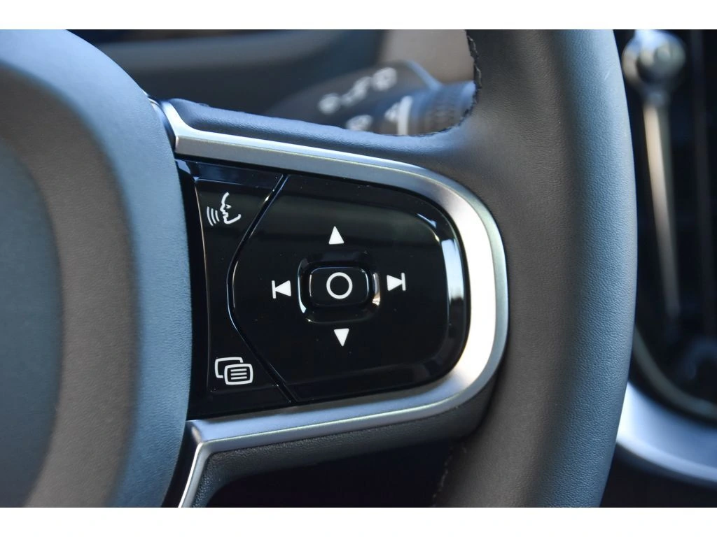 2026 Volvo - image 36