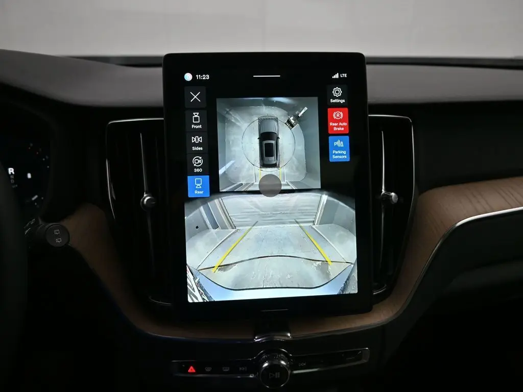 2026 Volvo - image 13