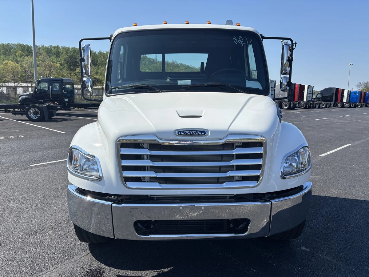 2026 Freightliner M2 106 — photo 8