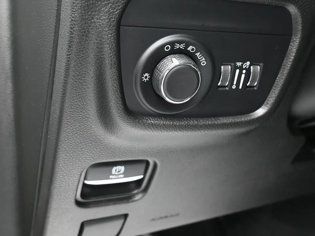 2023 Jeep Grand Cherokee Laredo photo 15