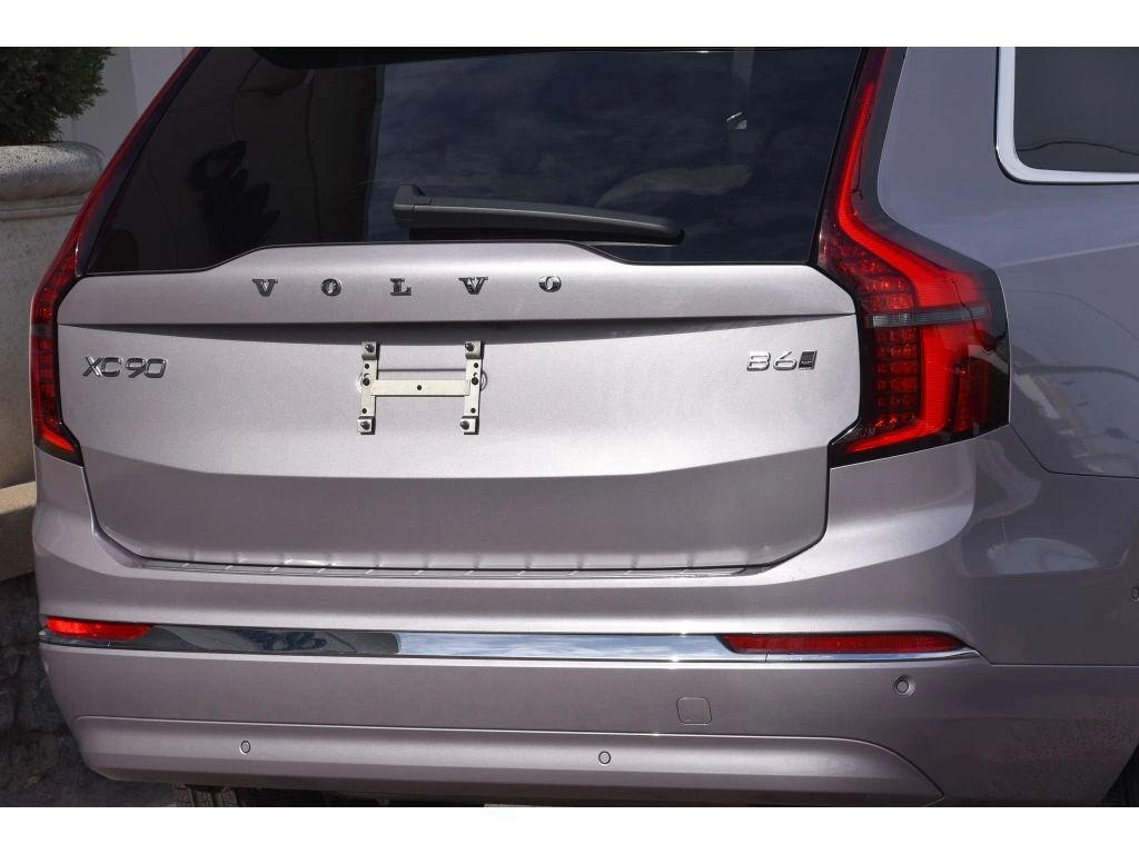 2026 Volvo - image 29