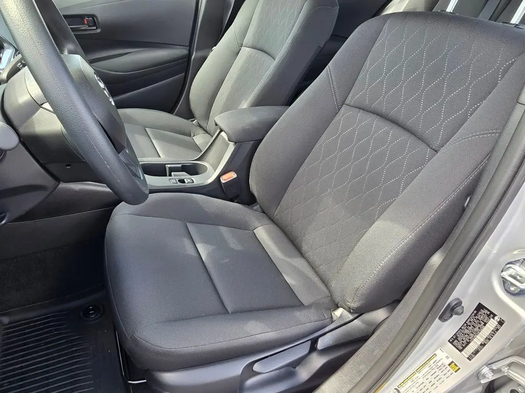 2025 Toyota Corolla LE photo 18