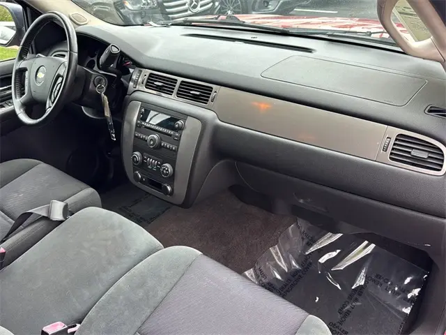 2009 Chevrolet Avalanche LS photo 24