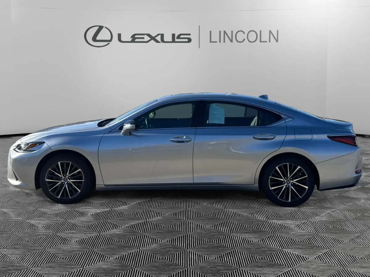 2024 Lexus ES 350 Premium photo 2