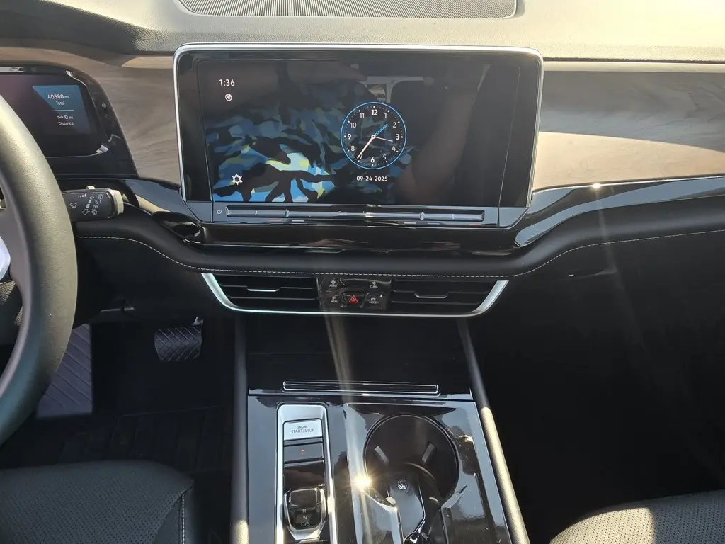 2024 Volkswagen Atlas SE Technology photo 12