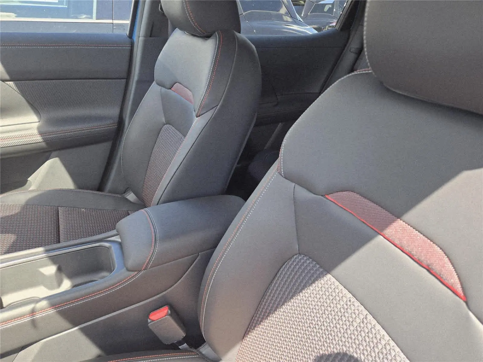 2025 Nissan Kicks SR photo 7
