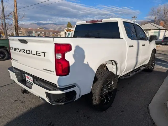 2019 Chevrolet Silverado 1500 Custom photo 3