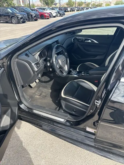 2017 Infiniti QX30 Sport photo 3