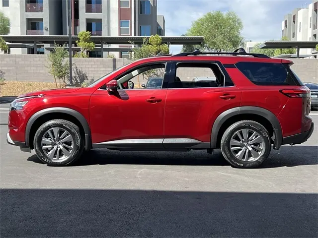 2025 Nissan Pathfinder SV photo 2