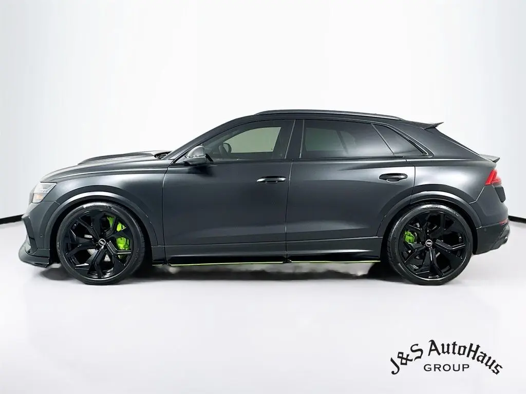 2023 Audi RS Q8 photo 2