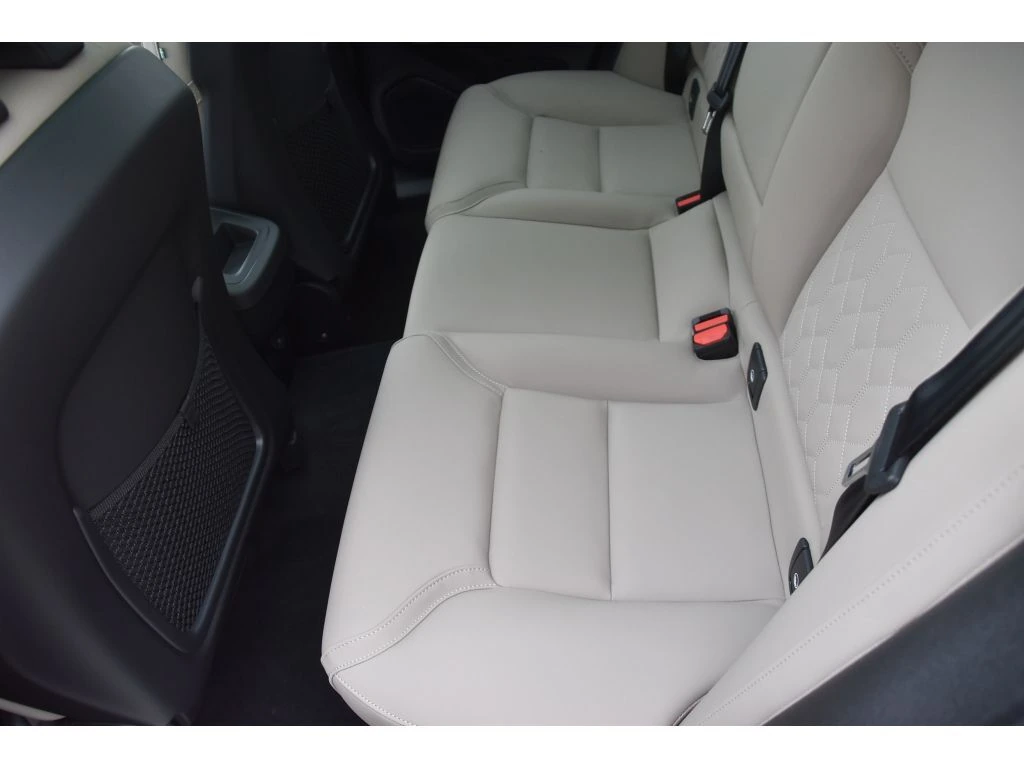 2026 Volvo - image 13