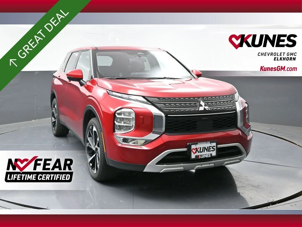 2024 Mitsubishi Outlander SE's photo