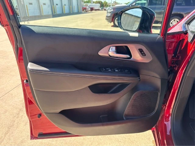 2026 Chrysler Pacifica Select - Photo 20