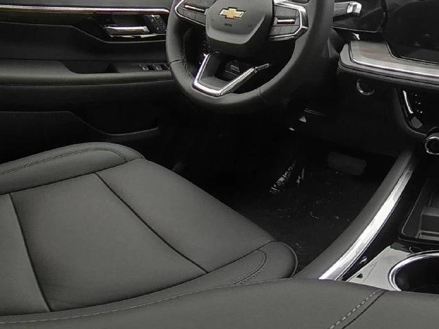2026 Chevrolet Suburban LT - Photo 33