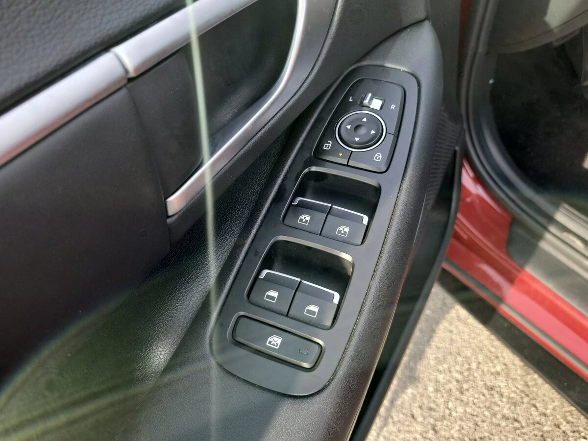 2025 Hyundai Sonata SEL - Photo 17