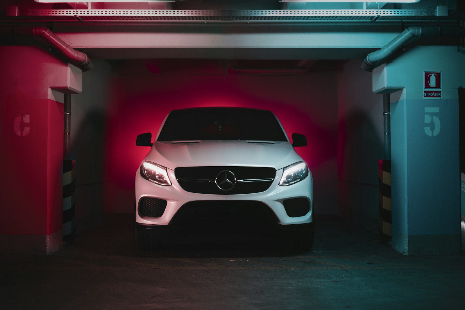 Chevrolet SUV parked in a scenic Illinois setting