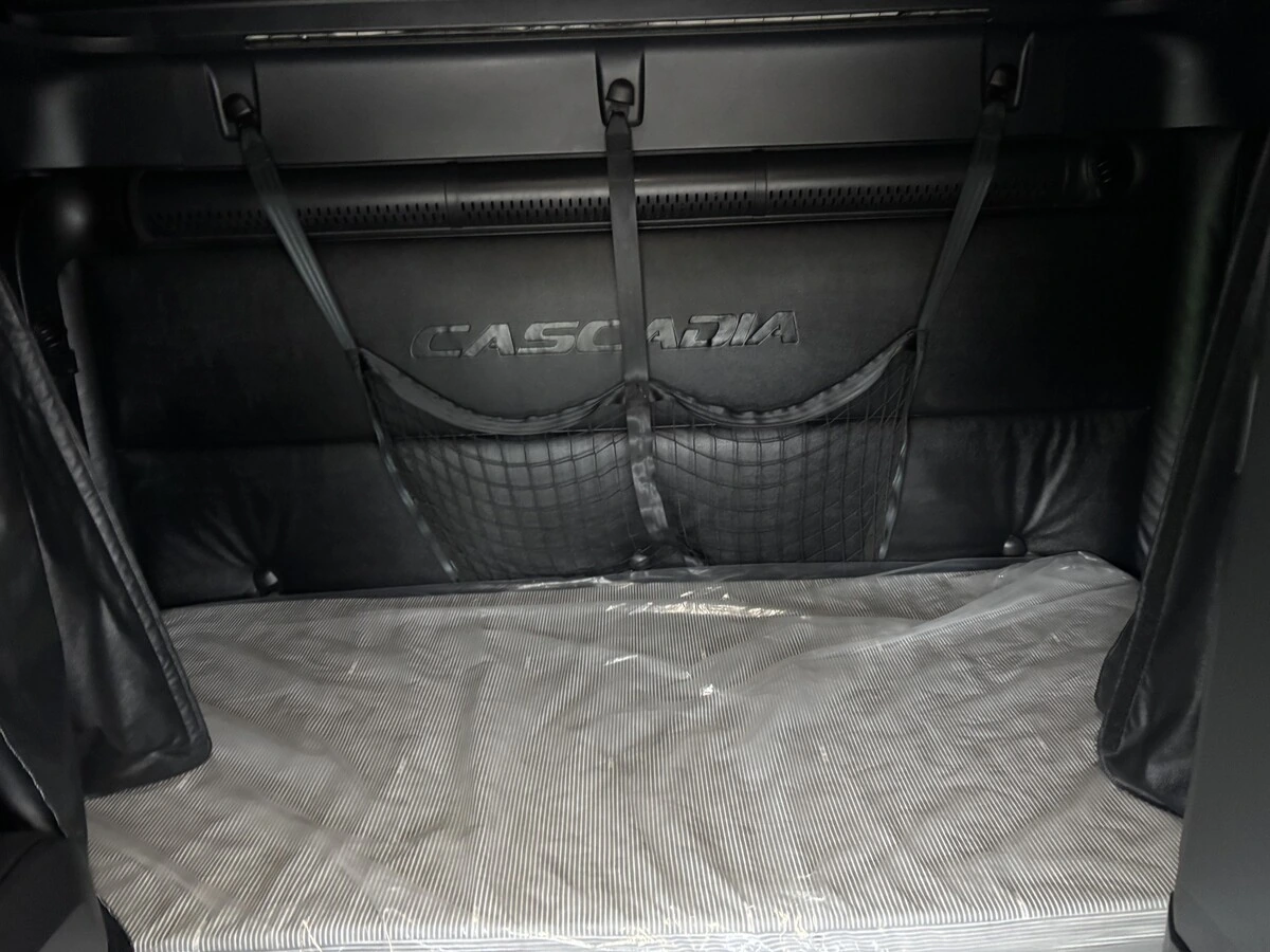 2023 Freightliner Cascadia - image 13