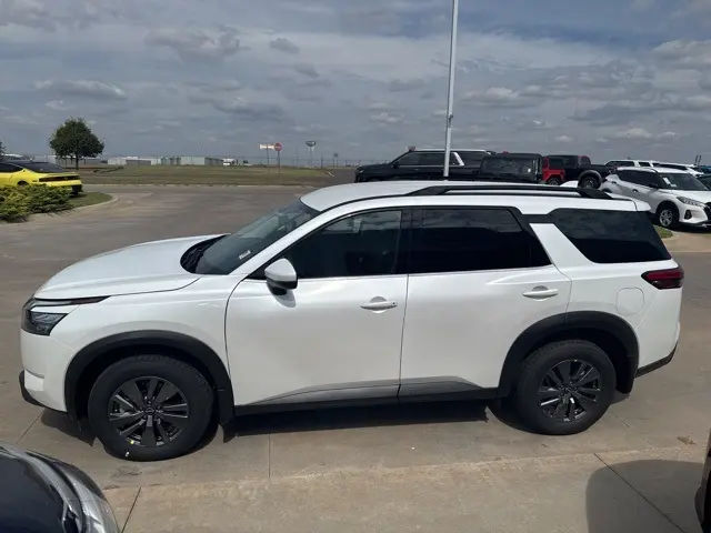 2026 Nissan Rogue SV photo 5