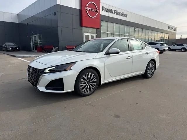 2025 Nissan Altima SV's photo