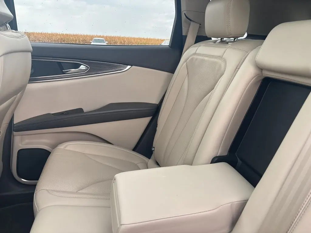 2019 Lincoln Nautilus Reserve photo 31