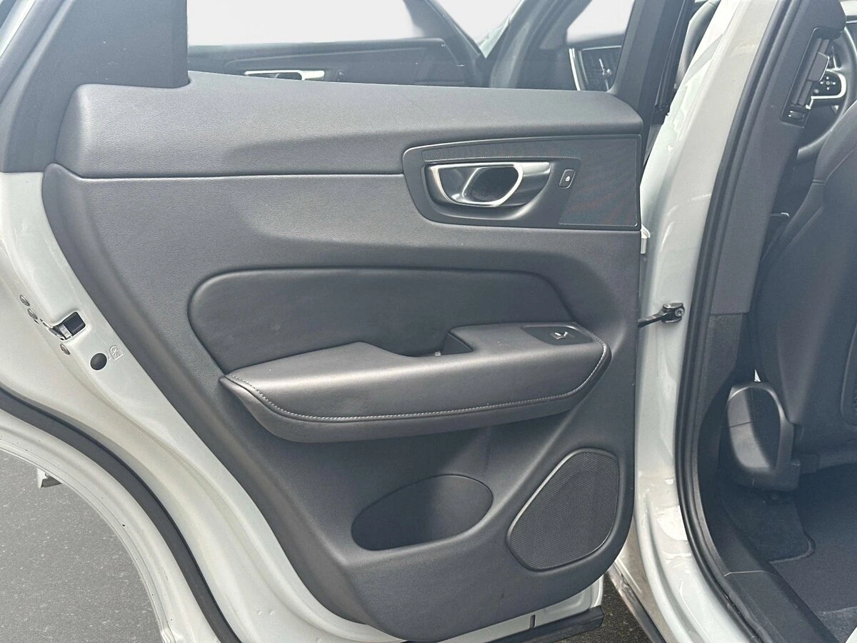 2025 Volvo - image 12