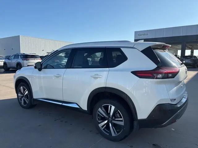 2023 Nissan Rogue SL photo 4