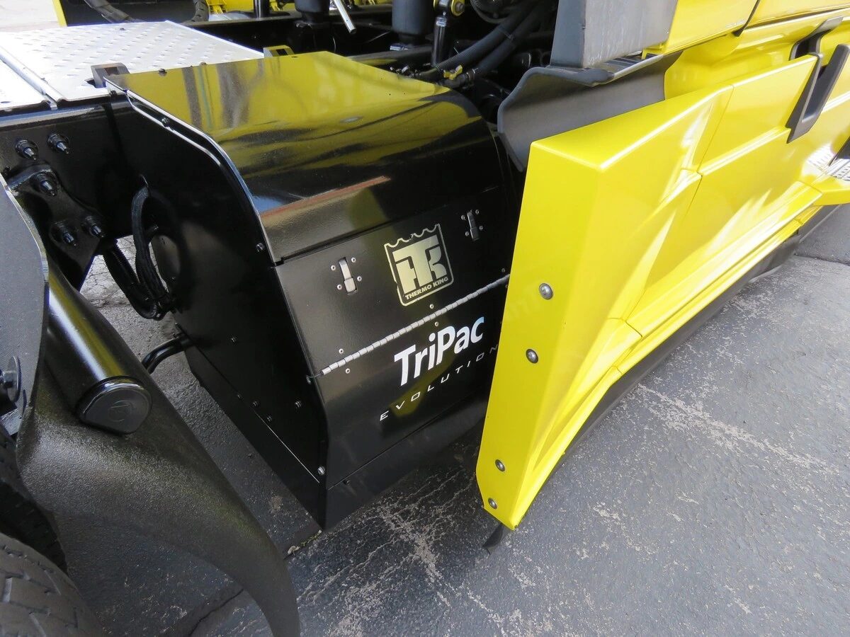 2022 Freightliner Cascadia - image 8