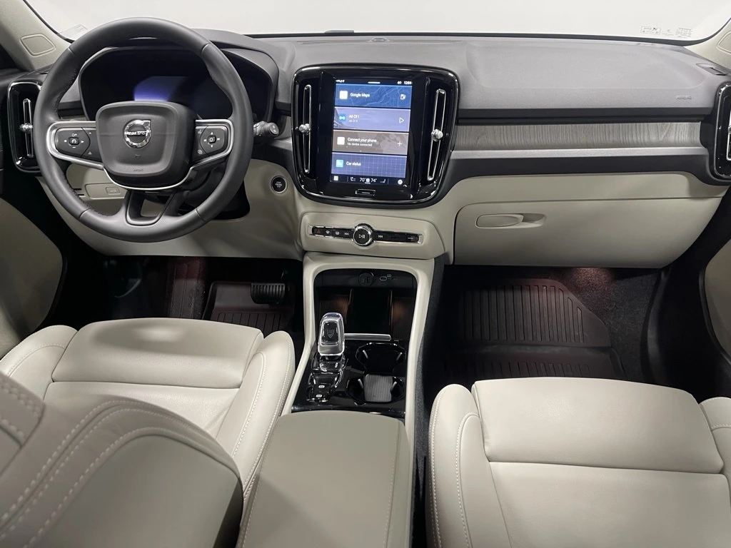 2025 Volvo - image 29