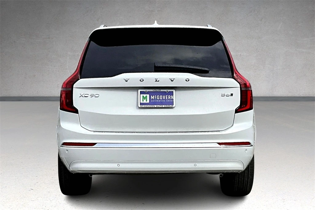 2026 Volvo - image 4