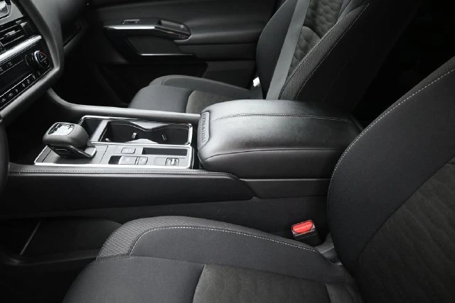 2025 Nissan Pathfinder SV - Photo 21