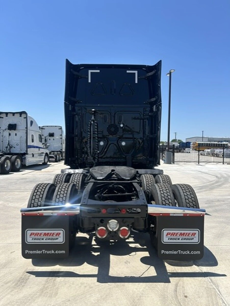 2022 Freightliner Cascadia — photo 4