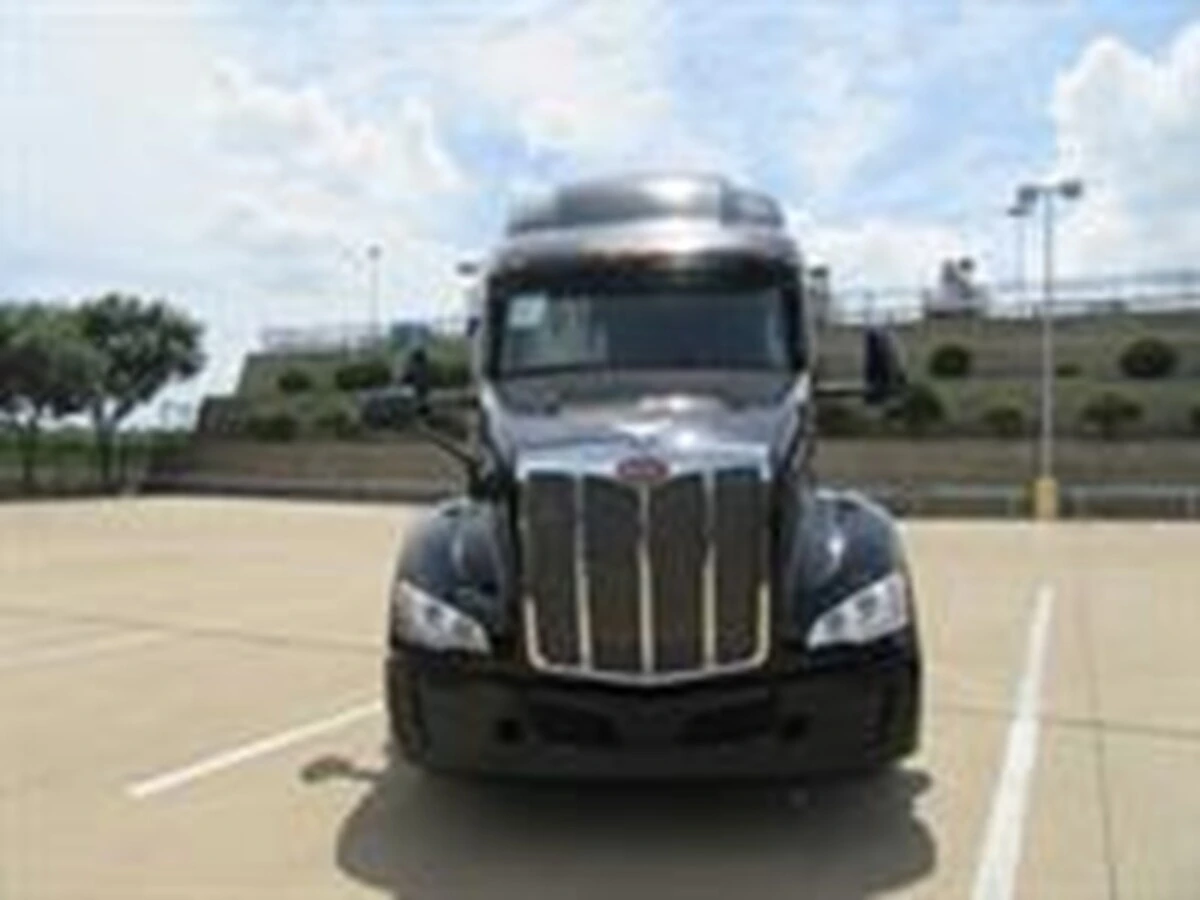 2023 Peterbilt 579 — photo 7