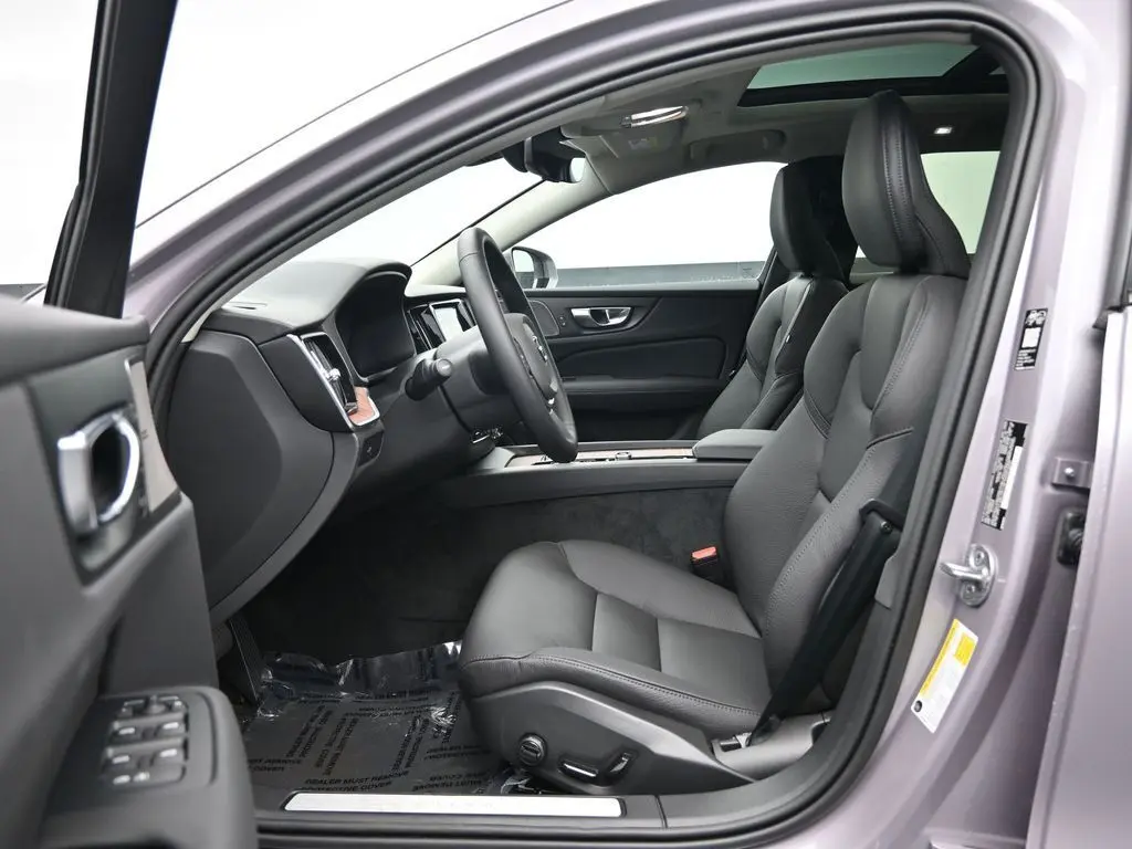 2026 Volvo - image 21