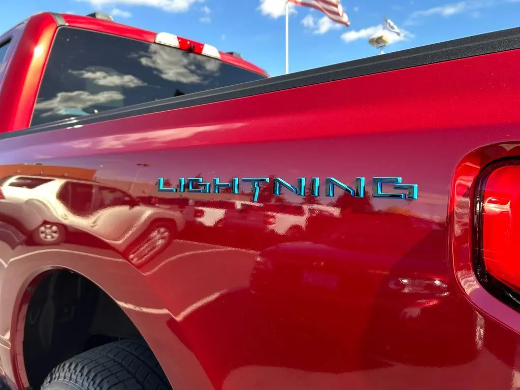 2025 Ford F-150 Lightning XLT photo 34