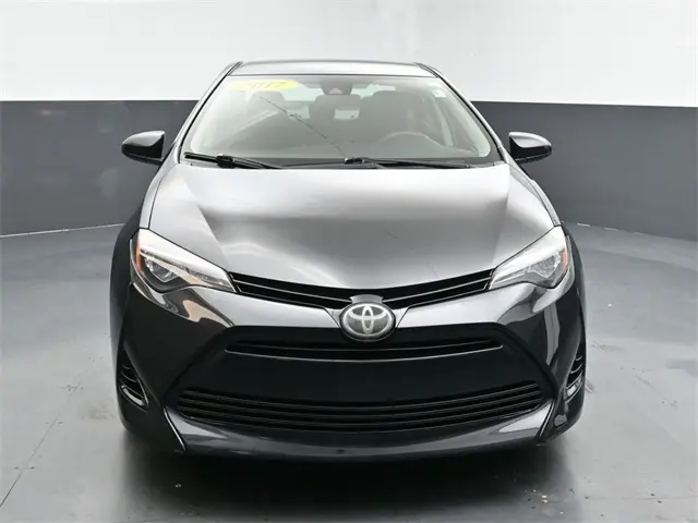 2017 Toyota Corolla LE photo 3