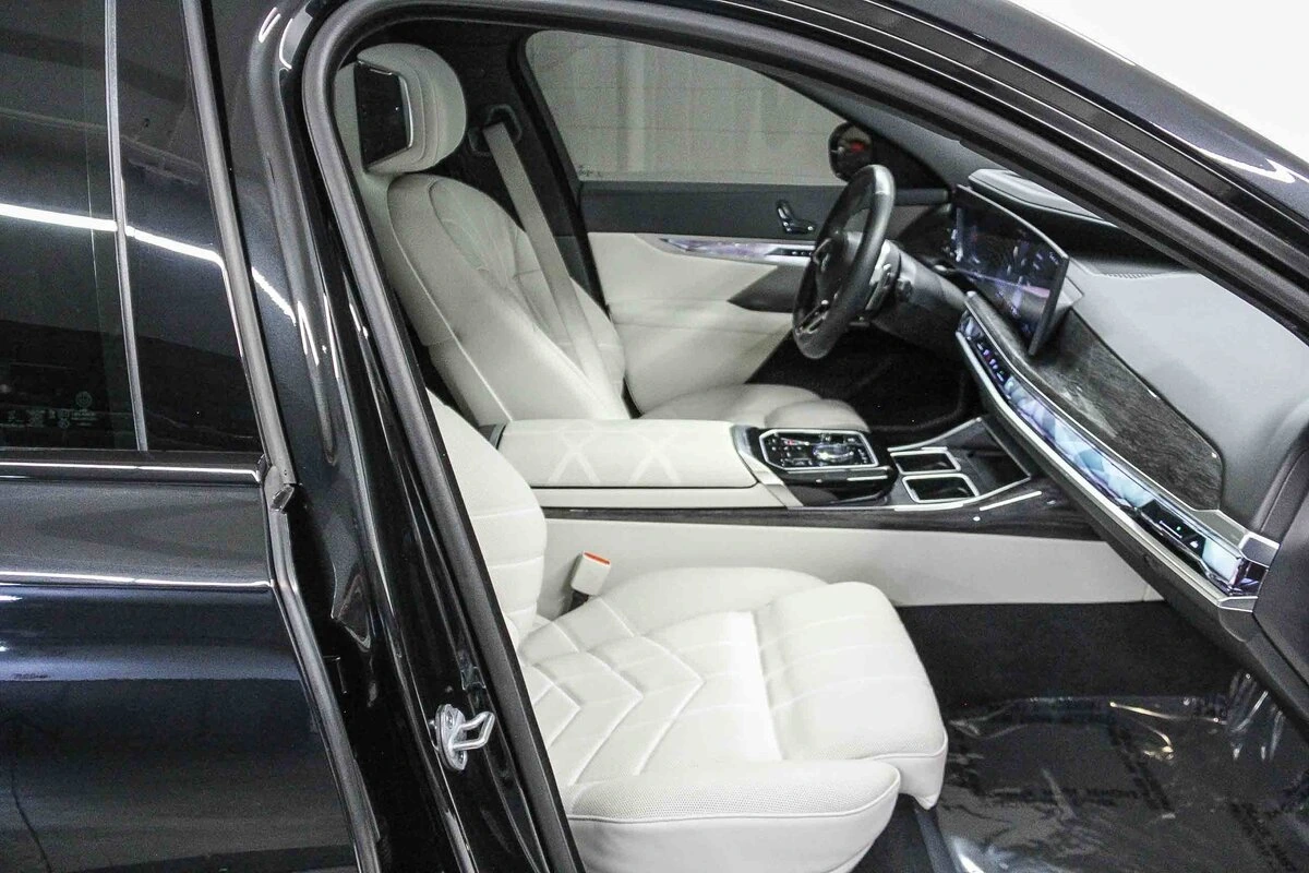2024 BMW 7 Series 760i - Photo 18