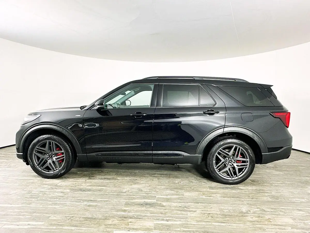 2025 Ford Explorer ST-Line photo 4
