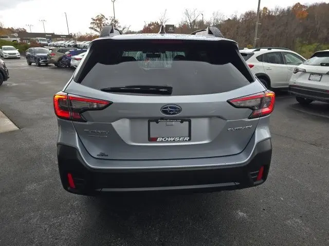 2020 Subaru Outback Premium photo 4