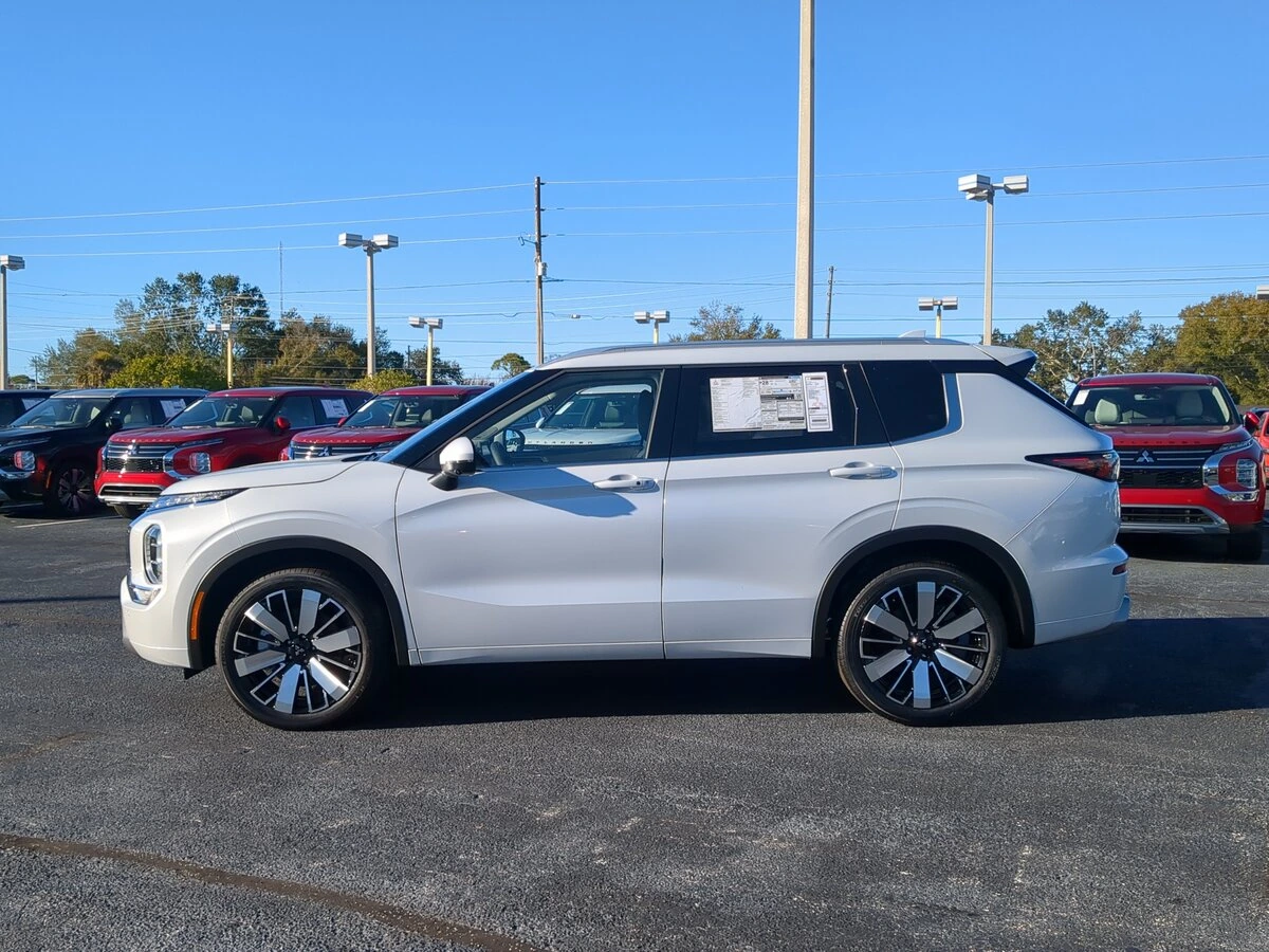 2026 Mitsubishi Outlander SEL - Photo 9