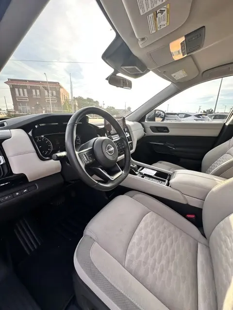 2025 Nissan Pathfinder SV photo 17
