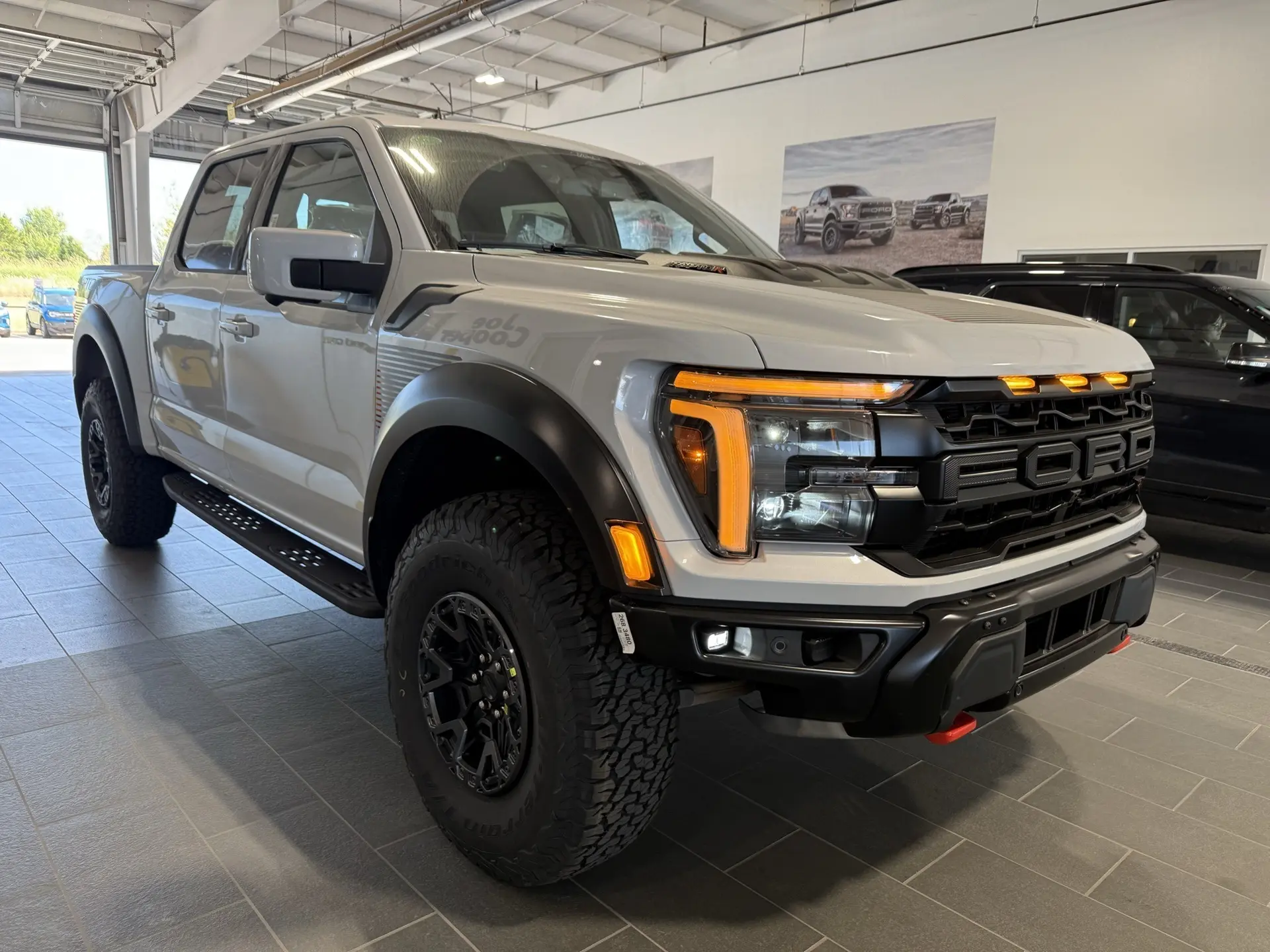 2025 Ford F-150 Raptor photo 2