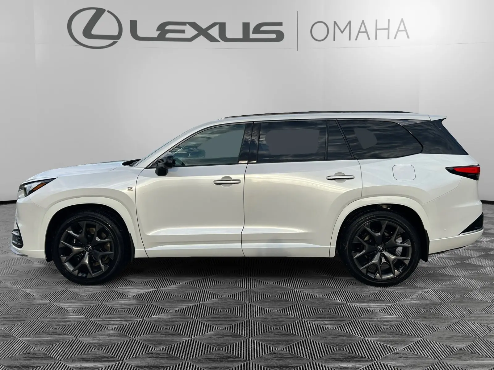 2025 Lexus TX 500h F SPORT Performance Premium photo 2
