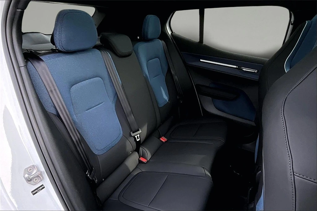 2026 Volvo - image 10