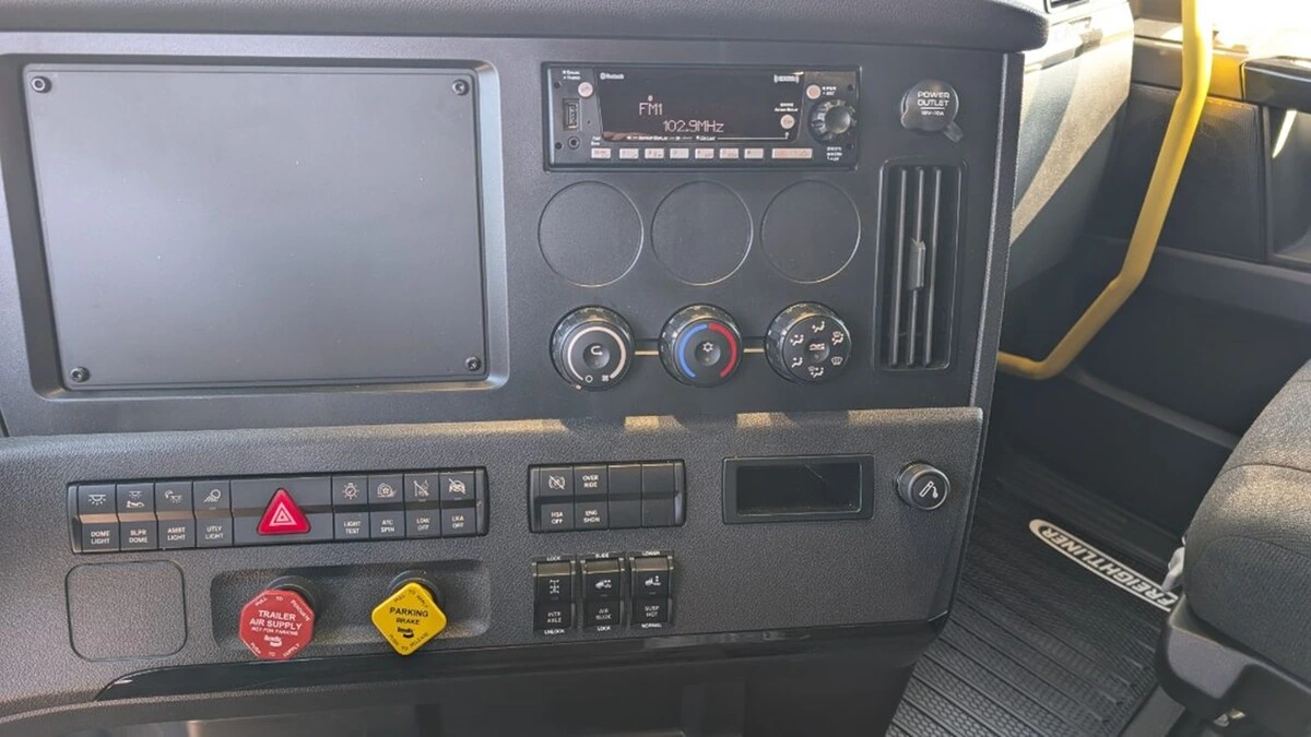 2026 Freightliner Cascadia - image 16
